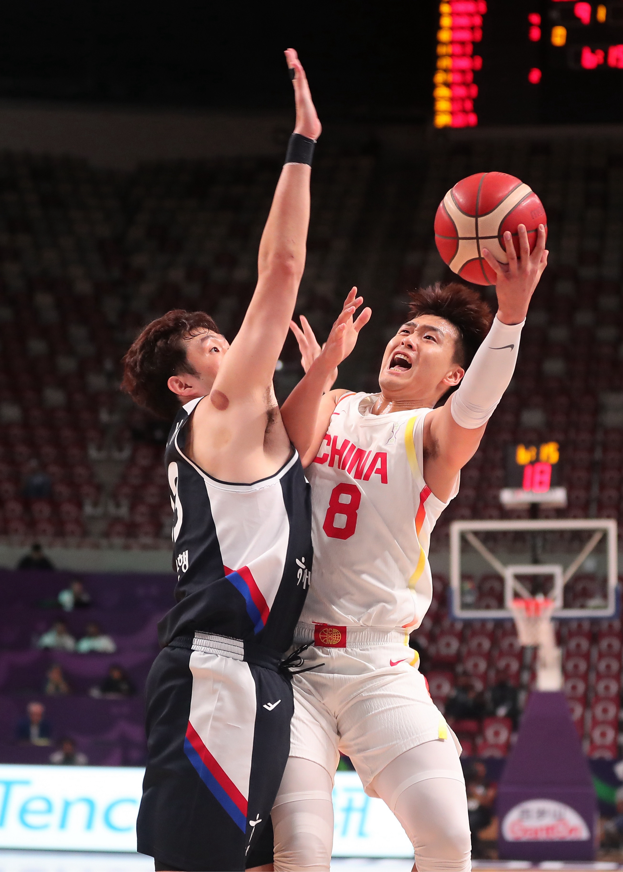 爱游戏中国-包含今晨体能课后，曼联遗憾出局备战CBA季后赛，态度坚定，年轻球员得到机会的词条